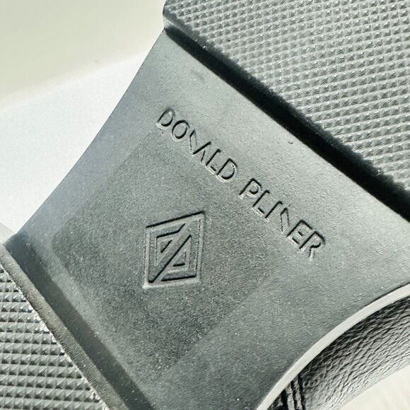 Donald Pliner Mai Harness 6.5 M Bootie Black Leather Ankle Zip Block Heel NIB - Picture 11 of 16